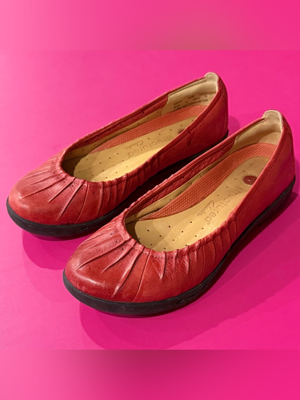 Clark’s (Un)Structured Slip On Leather Shoes Size 5.5 Dark Orange / Red Orange